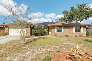 2566 Sandlewood Cir, Orange Park, FL 32065