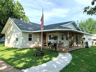 370 & 396 NE 1st St, New Albin, IA 52160