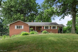 903 Robinson Ave, Barberton, OH 44203