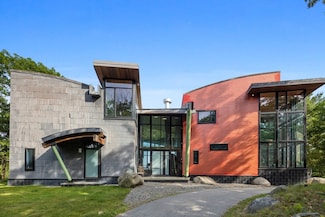 370 Summer St, Manchester, MA 01944