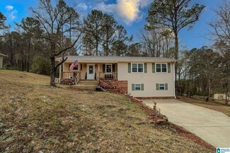 104 Park Ln, Weaver, AL 36277