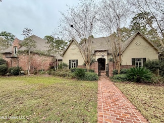 28 Millikens Bend Rd, Hattiesburg, MS 39402