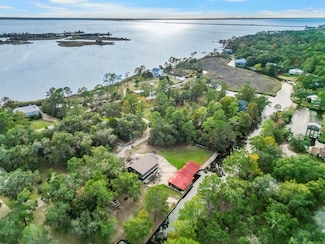 602 Pitts Bayshore Dr, Freeport, FL 32439