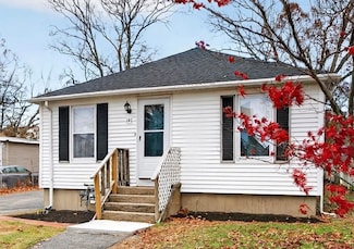 141 Brush Neck Ave, Warwick, RI 02889