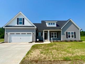 102 Rae Dr, Pikeville, NC 27863