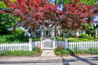 1729 S Shore Dr, Holland, MI 49423