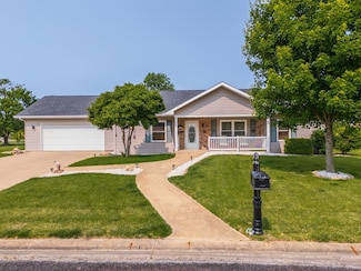 901 Easy St, Roanoke, IL 61561