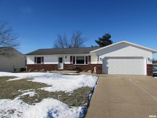 1004 Redbud Ln, Eureka, IL 61530