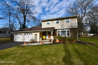 4351 Buckingham Dr, Schenectady, NY 12304