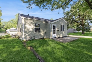 3901 Lawnwoods Dr, Des Moines, IA 50310