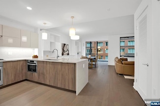 9 Ave at Port Imperial Unit 605, West New York, NJ 07093