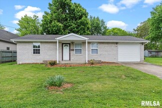 518 E Dean St, Virden, IL 62690