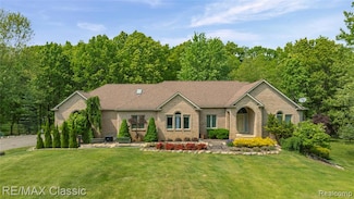 946 Adams Rd, Milford, MI 48381