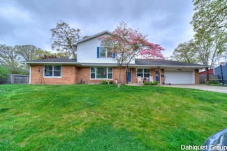 622 Pinewood Rd, Muskegon, MI 49445