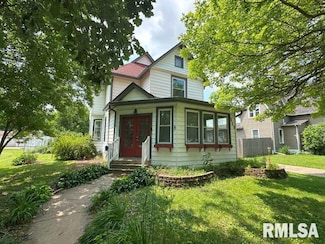 317 9th St, de Witt, IA 52742