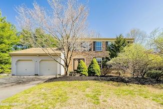 4 Harry Ct, Englishtown, NJ 07726