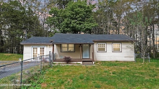 9341 Horn Owl Ln, Tobyhanna, PA 18466