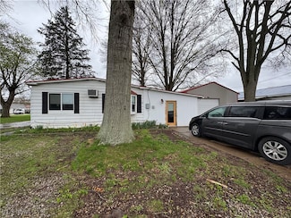 1110 3rd St, Belpre, OH 45714