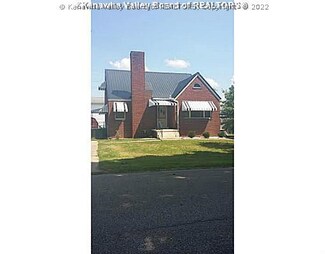 106 Blackwood Ave, Nitro, WV 25143