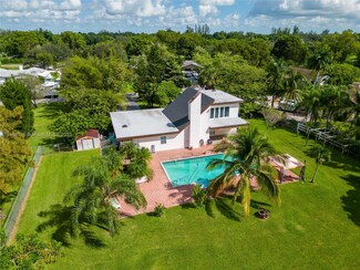 18520 SW 58th St, Southwest Ranches, FL 33332