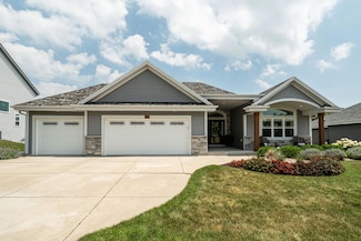 437 Chapel Hill Dr, Johnson Creek, WI 53038