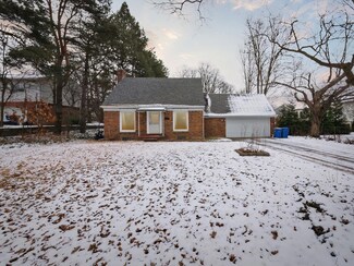 3838 Clintonville Rd, Waterford, MI 48329