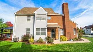 8041 Cross Creek Cir, Breinigsville, PA 18031