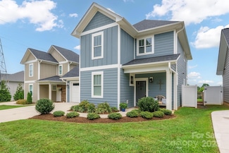 2636 2nd St NE, Hickory, NC 28601