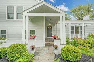 31 Pierce Dr, Pleasantville, NY 10570
