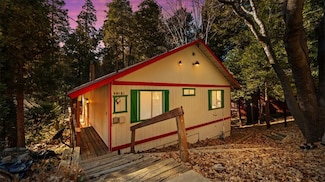 25172 Moon Dr, Crestline, CA 92325