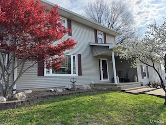 2315 Oak Dr, Louisiana, MO 63353