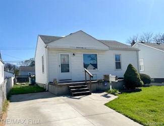 1452 E Madge Ave, Hazel Park, MI 48030