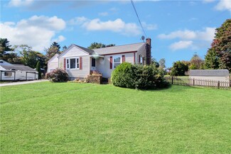 18 Wells St, Ashaway, RI 02804