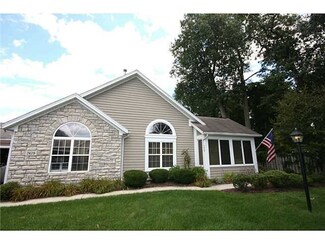 7429 Pine View Dr, Toledo, OH 43617