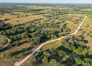 822 Main St, Waelder, TX 78959