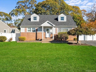 79 Beecher Rd, North Babylon, NY 11703