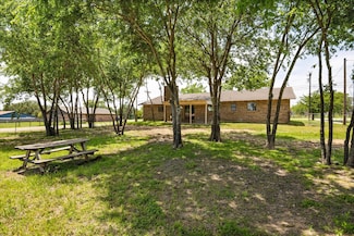 1023 Holmes Dr, Granbury, TX 76048