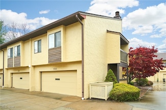 1066 Hampton Ridge Dr, Akron, OH 44313