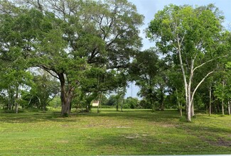 4925 Ike Frank Rd, Santa Fe, TX 77517