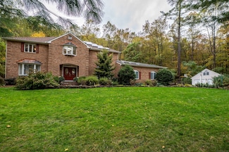 85 Inverness Ct, Cheshire, CT 06410