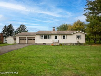 22 Pulver Rd, Hudson, NY 12534