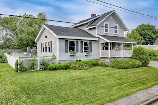16 Lawn Ave, Rockland, ME 04841