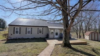 1295 Maple Brook Rd, New Concord, OH 43762