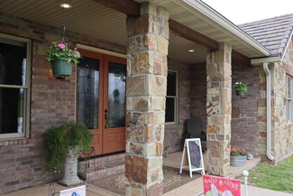 404 Starling Dr, Sparta, MO 65753