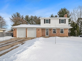 7150 Heatherwood Dr, Jenison, MI 49428