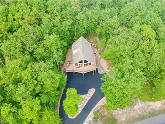 10 Spur Ln, Hazleton, PA 18202