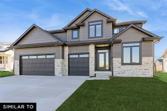 305 NW Ashley Ave, Waukee, IA 50263