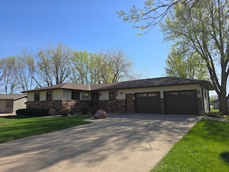 1085 20th St, Windom, MN 56101