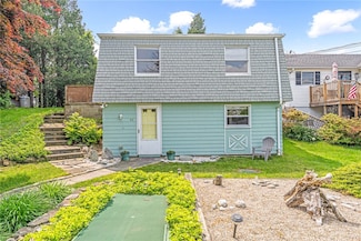 44 Summit Rd, Portsmouth, RI 02871