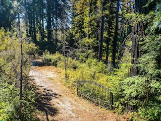 585 Robles Dr, Santa Cruz, CA 95060